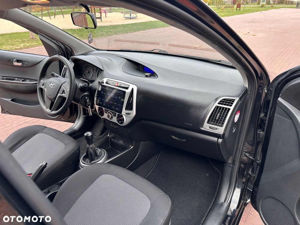 Hyundai i20 1.2 Fifa World Cup Edition - 25