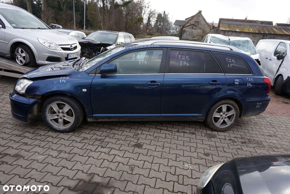 TOYOTA AVENSIS II T25 KOMBI 2005 8P4 2.0 16V 1AZ-FSE 147KM E354 GRANATOWY na części - 2