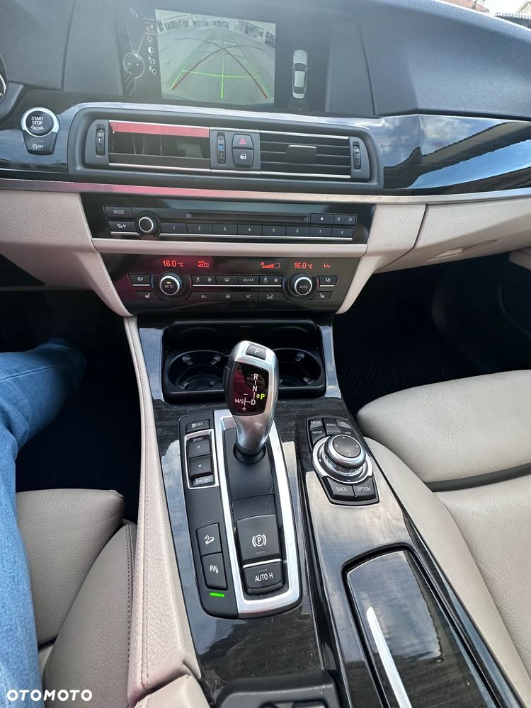 BMW Seria 5 525d xDrive - 4