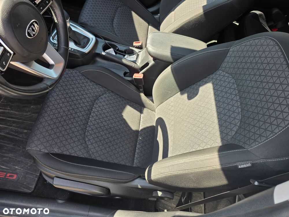 Kia Ceed 1.6 CRDi mHEV M DCT - 18