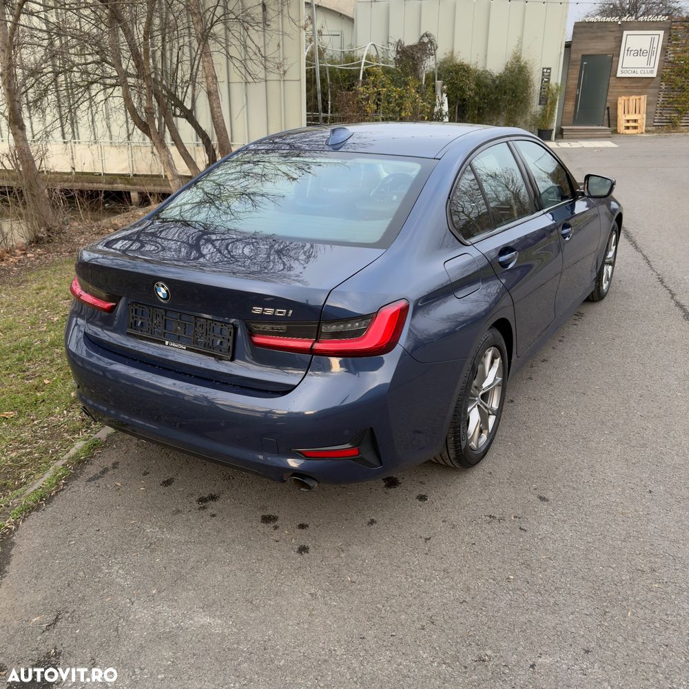 BMW Seria 3 330i AT - 10