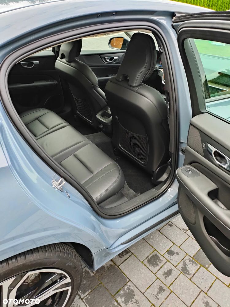 Volvo S60 B5 B AWD Plus Dark - 8