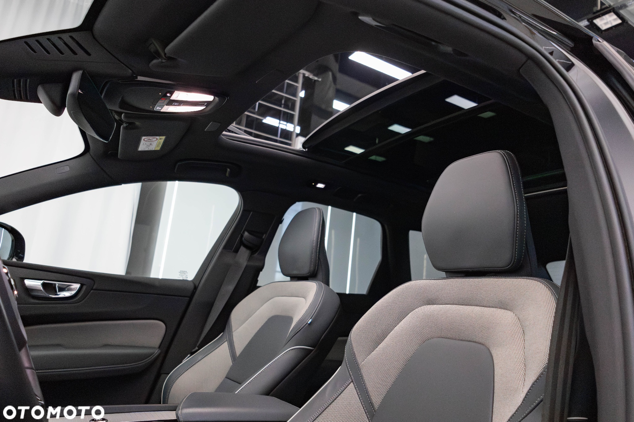 Volvo XC 60 B4 D AWD Plus Dark - 17