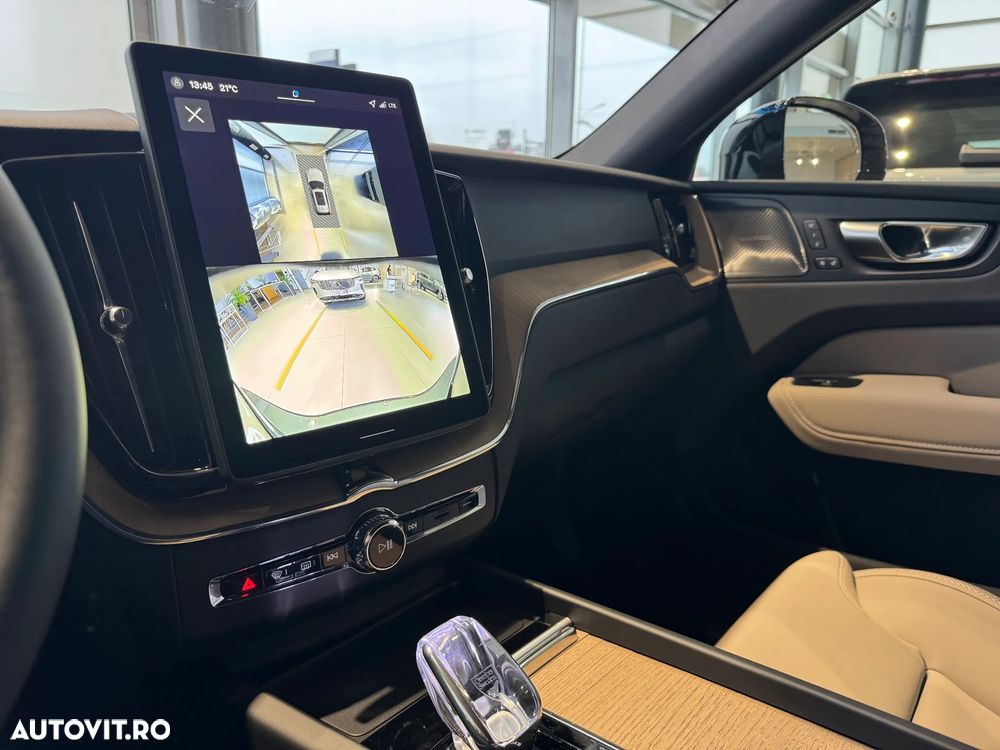 Volvo XC 60 B5 AT AWD MHEV Plus Dark - 17