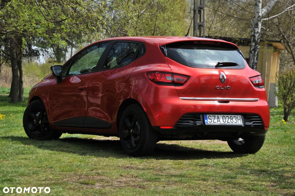 Renault Clio 1.2 16V 75 LIMITED - 8