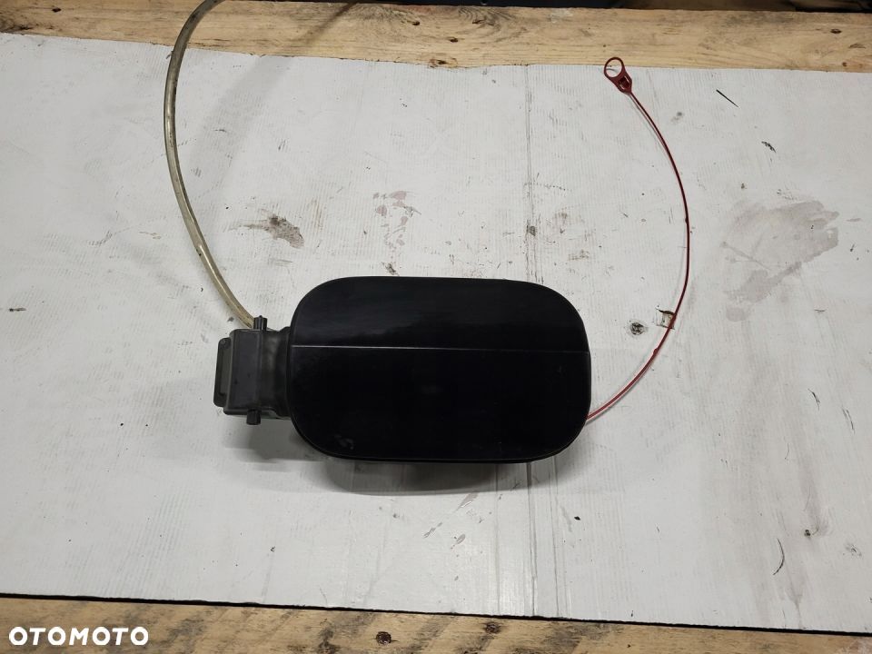 KLAPKA KOREK WLEWU PALIWA AUDI Q7 3.0 4M0010508 - 1