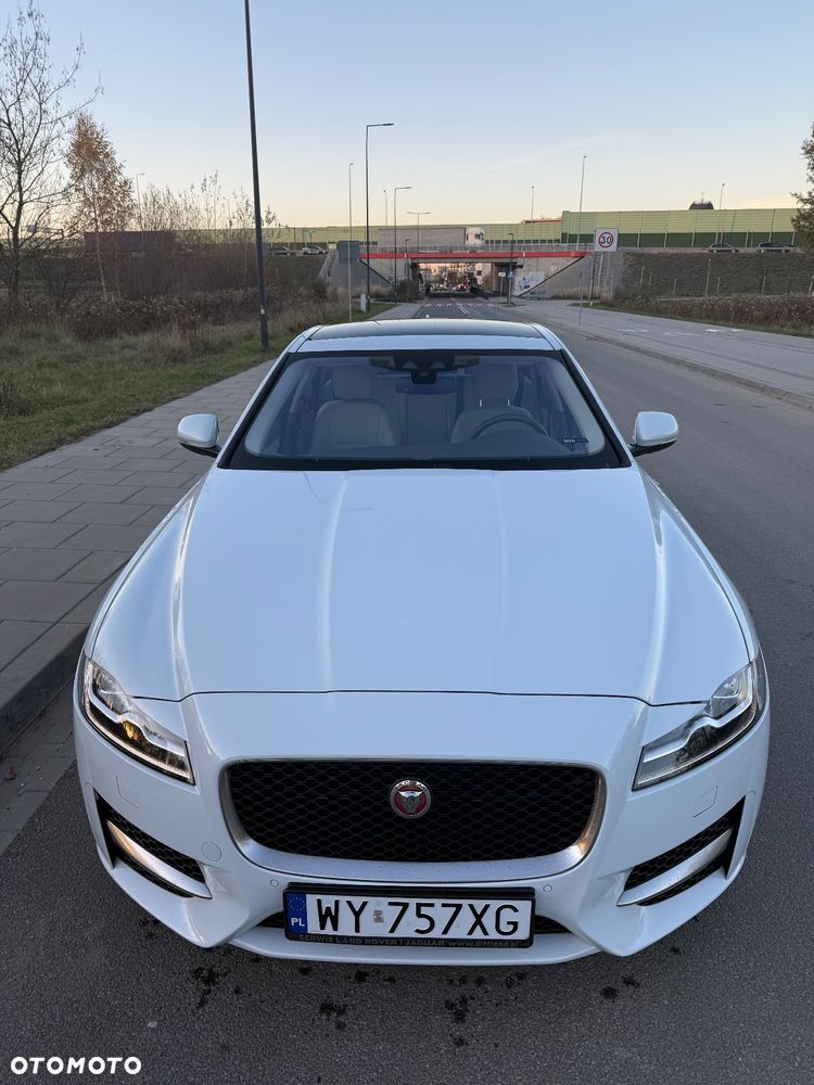 Jaguar XF 2.0 T R-Sport - 28