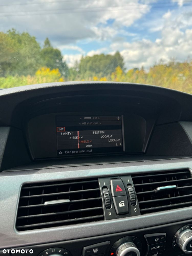 BMW Seria 5 525d xDrive - 17