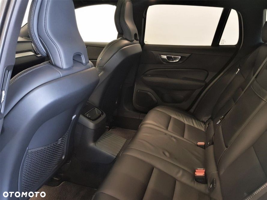 Volvo V60 T8 AWD Plug-In Hybrid Inscription - 13
