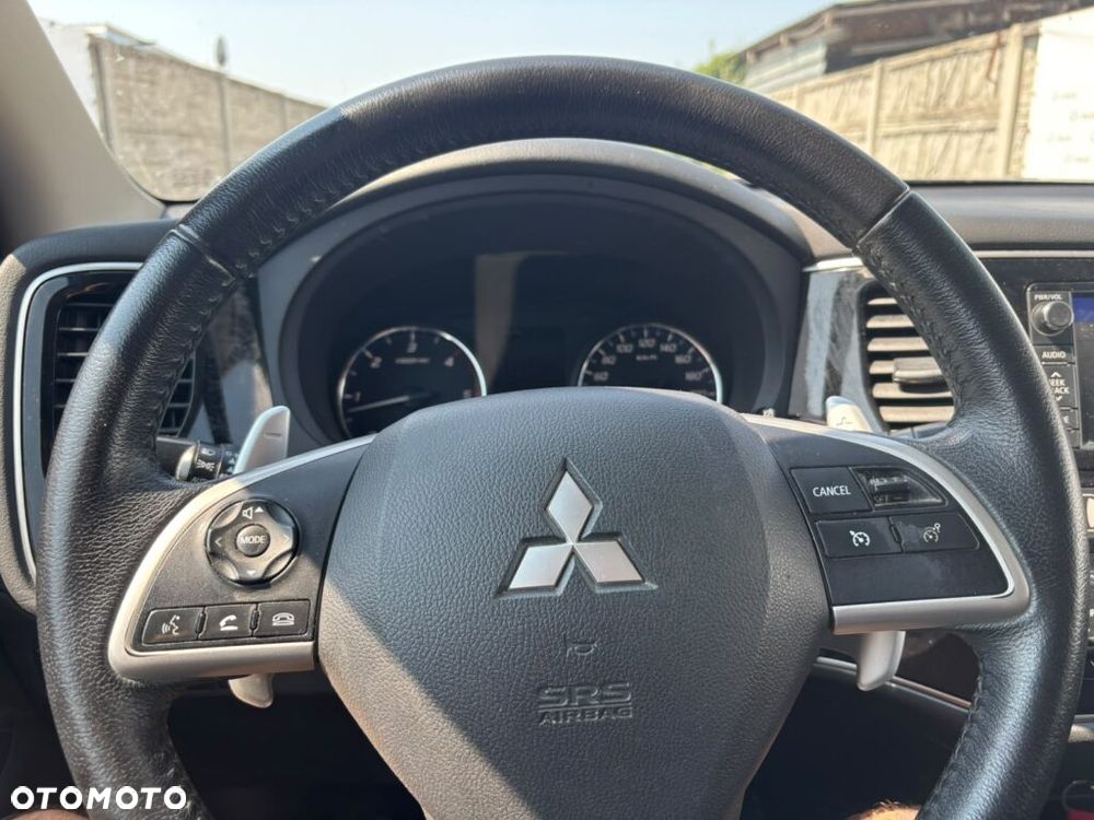 Mitsubishi Outlander 2.2 DI-D 4WD Automatik Invite - 8