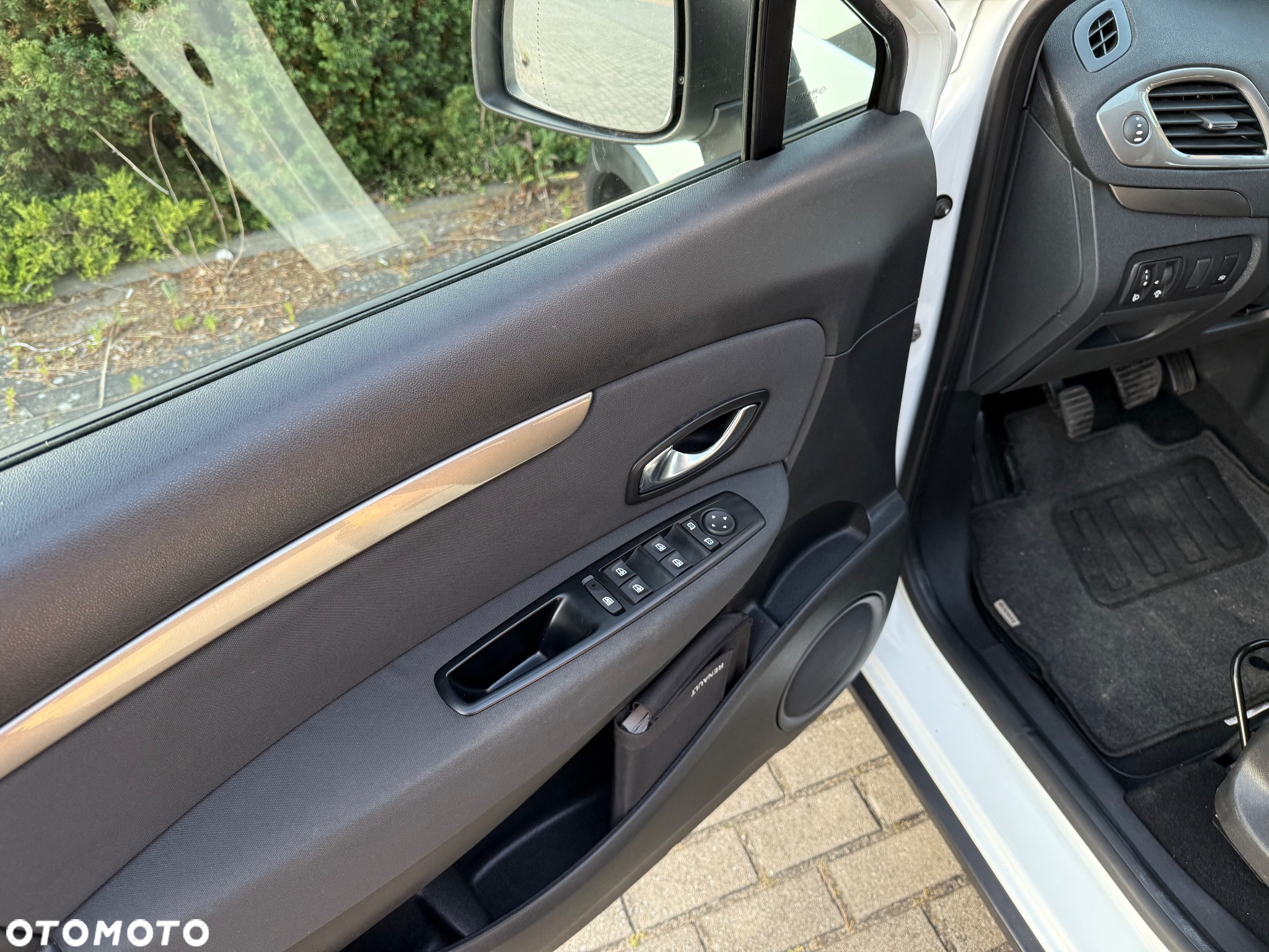 Renault Scenic Xmod 1.5 dCi Bose - 11