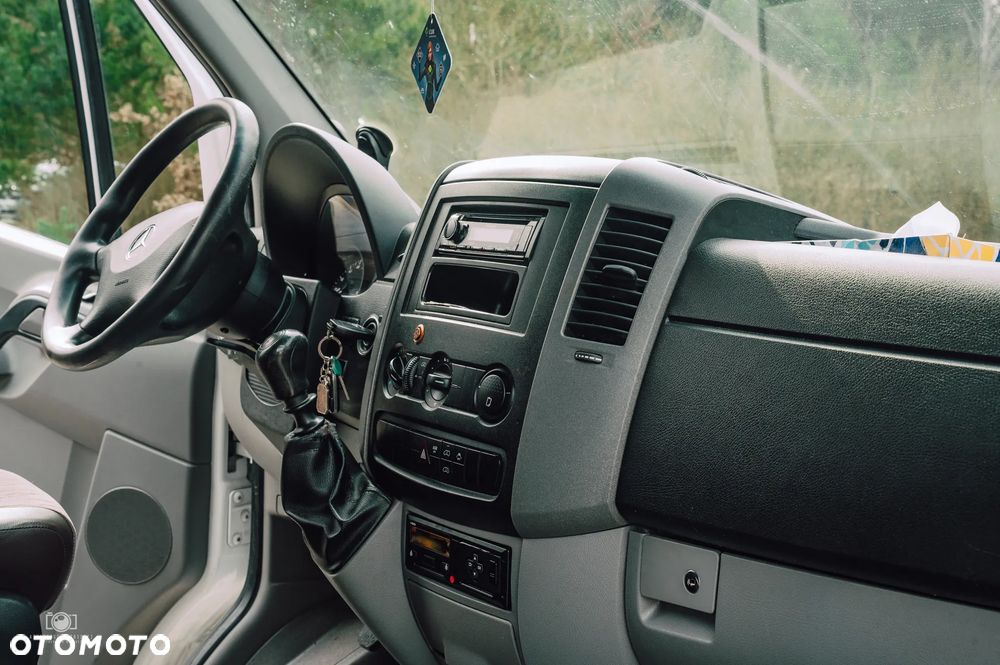 Mercedes-Benz 519 - 7