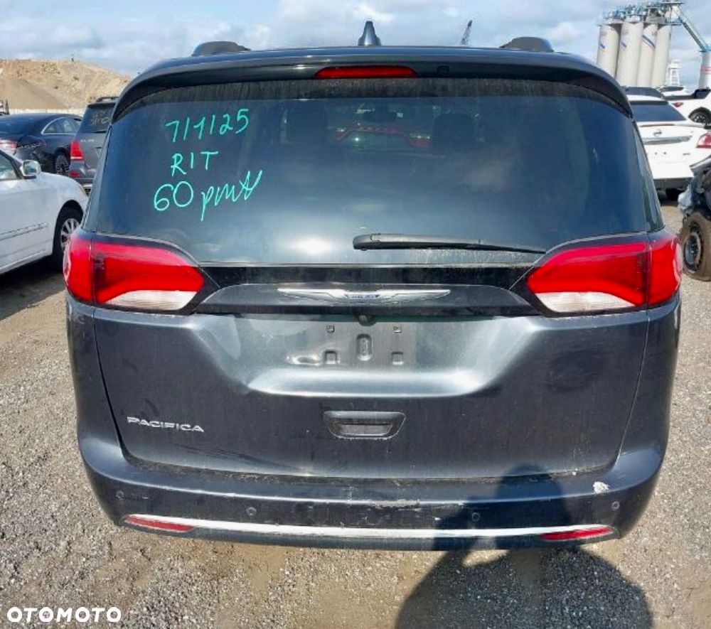 Chrysler Pacifica - 2