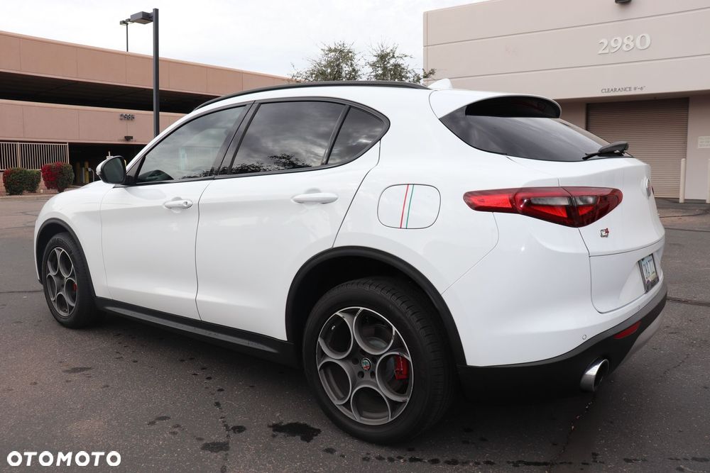 Alfa Romeo Stelvio 2.0 Turbo 16V AT8-Q4 Ti - 6