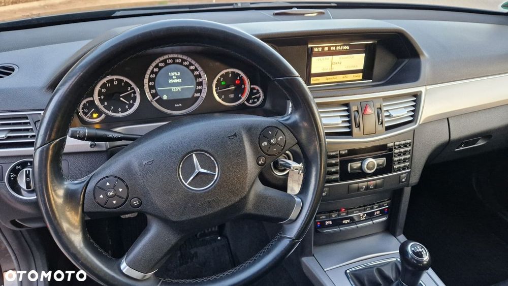 Mercedes-Benz Klasa E 200 CDI BlueEff - 11