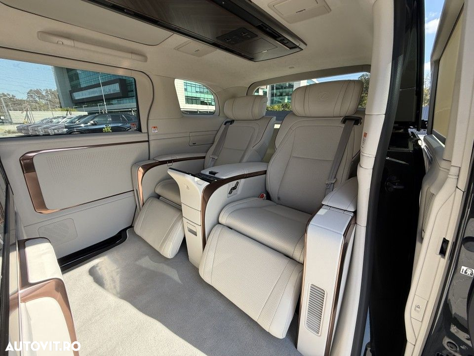 Lexus LM 350h Luxury - 14