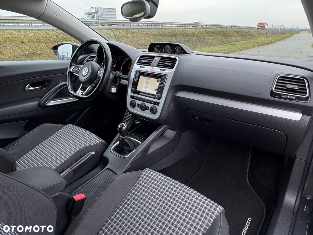 Volkswagen Scirocco 1.4 TSI BlueMotion Technology Club - 25