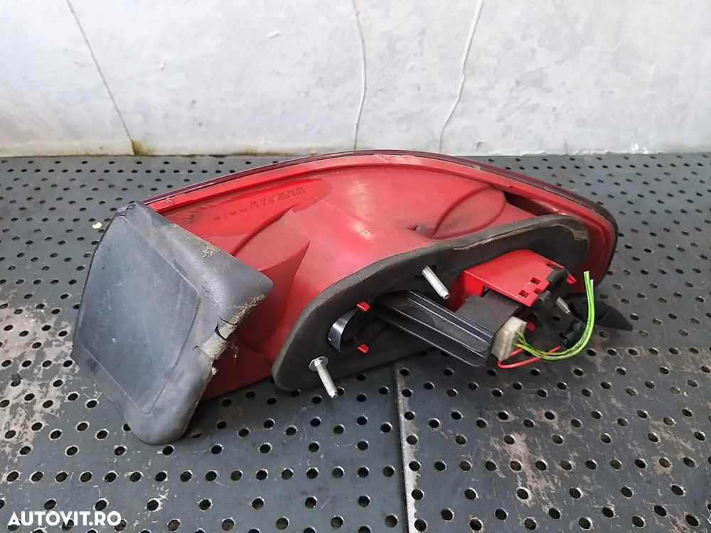 Stop tripla lampa stanga aripa alfa romeo 159 939 50504821 - 3