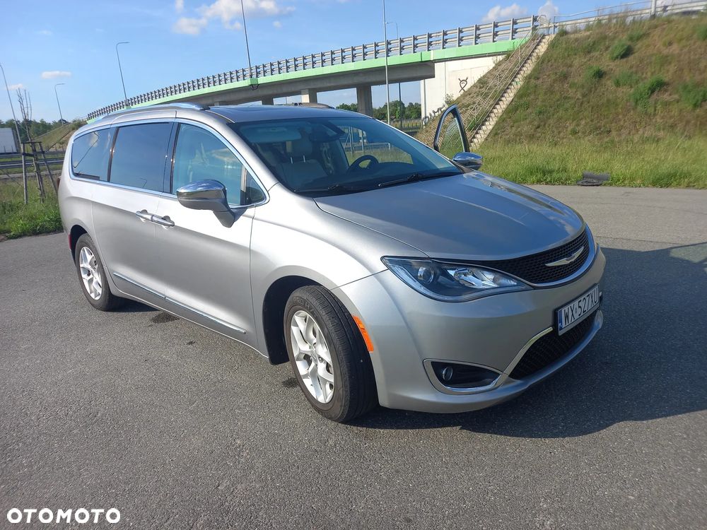 Chrysler Pacifica - 4
