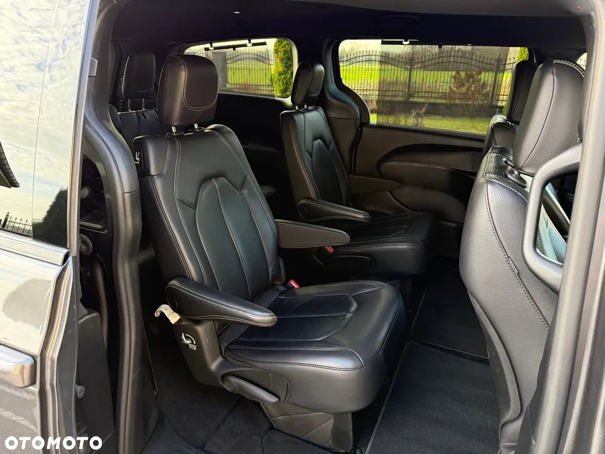 Chrysler Pacifica - 33