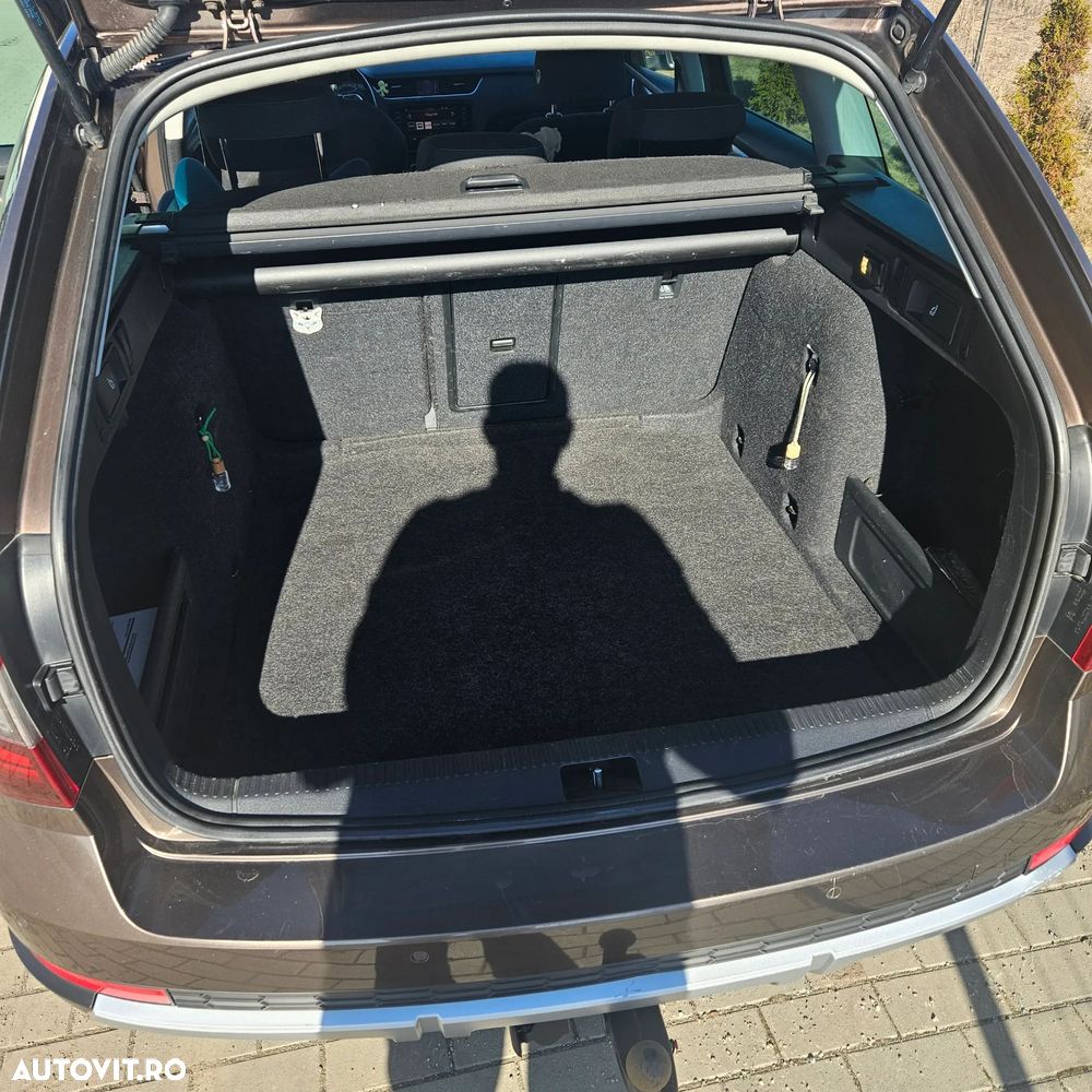 Skoda Octavia 2.0 TDI 4X4 DSG Scout - 9