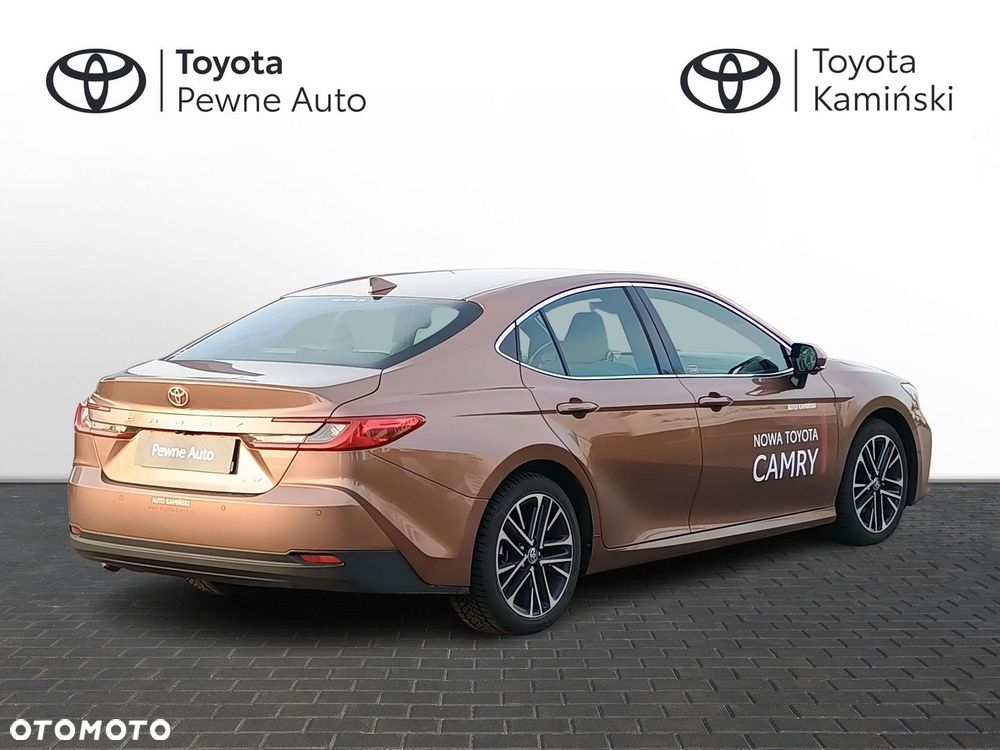 Toyota Camry - 5