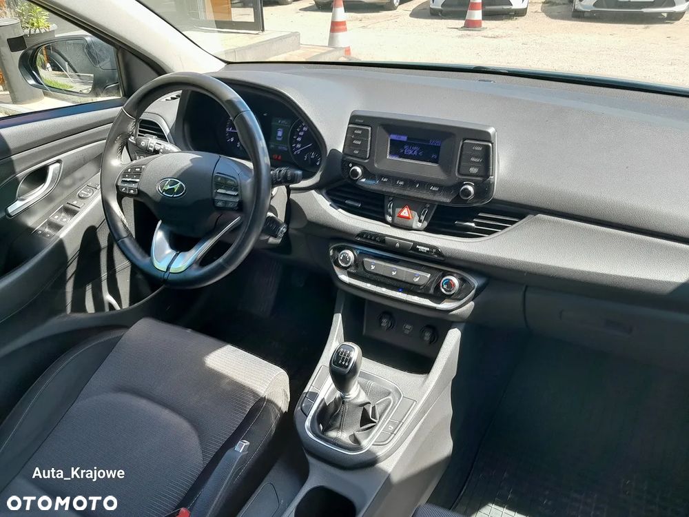 Hyundai i30 1.5 DPI Classic + - 10