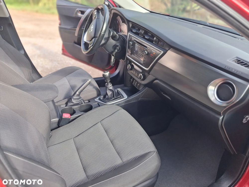Toyota Auris 1.6 Premium Comfort - 23