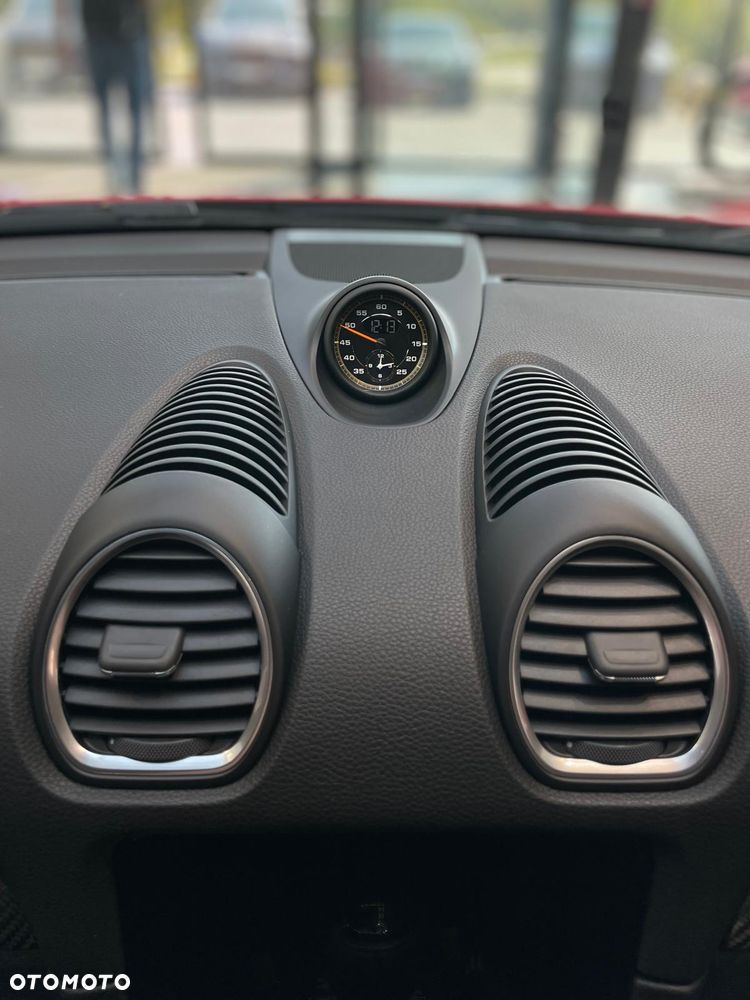 Porsche 718 Cayman GT4 RS - 17