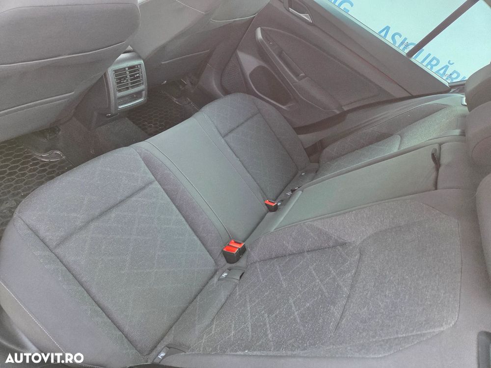 Volkswagen Golf - 8