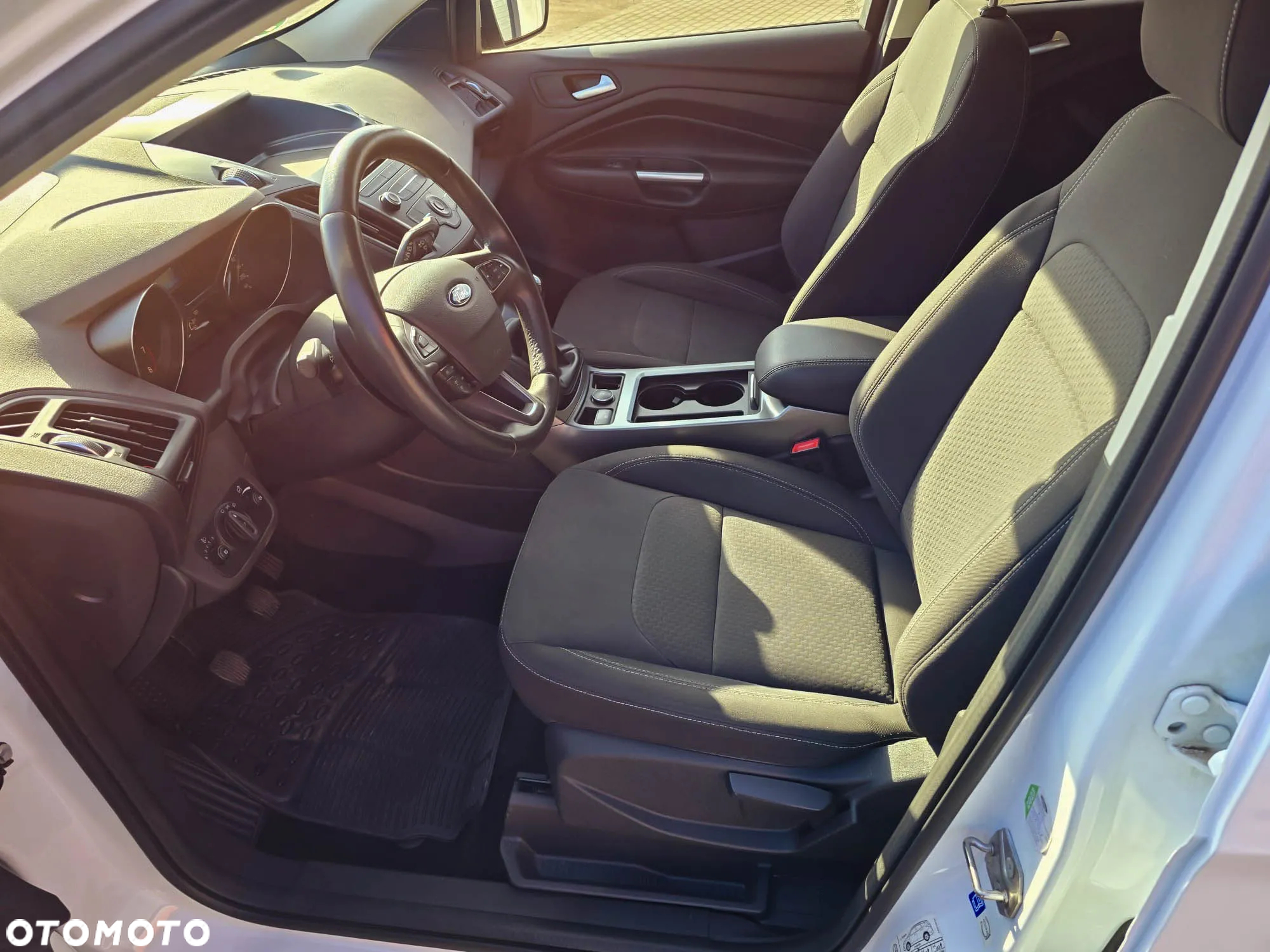 Ford Kuga - 25