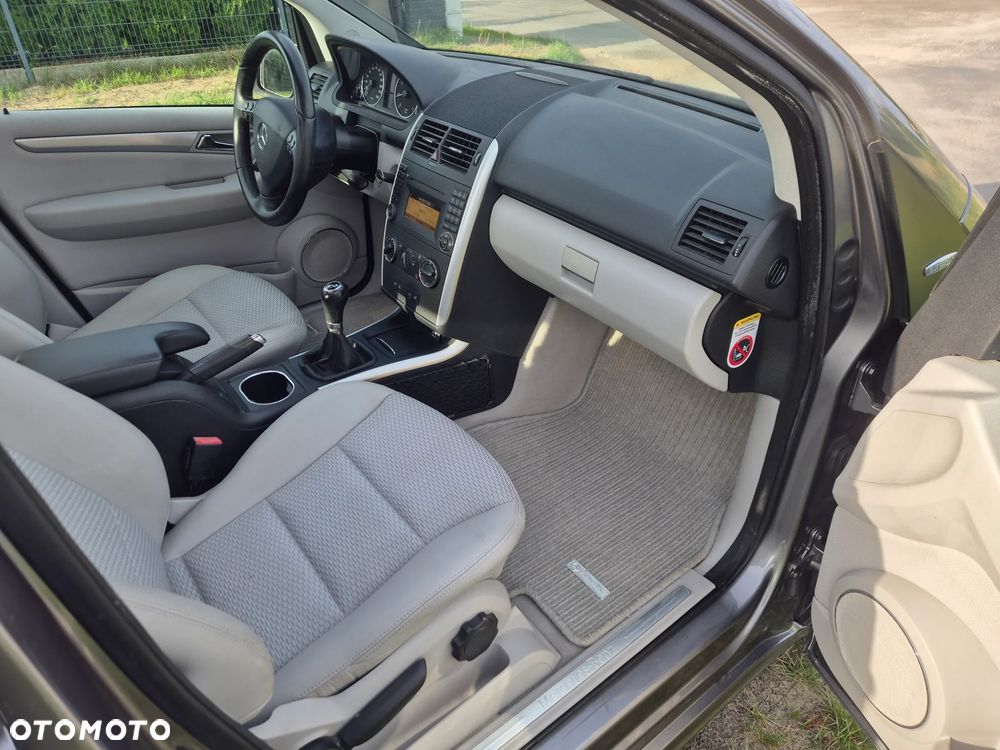 Mercedes-Benz Klasa A 180 BlueEFFICIENCY Avantgarde Special Edition - 12