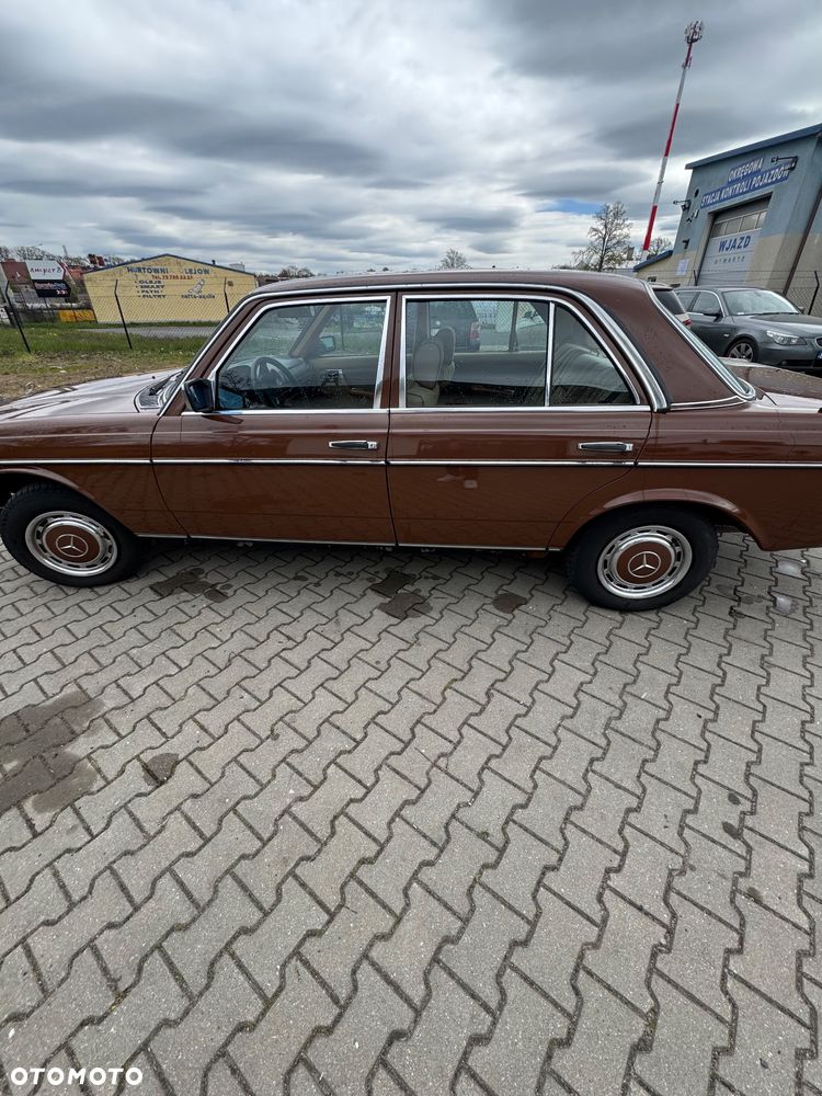 Mercedes-Benz W123 - 1