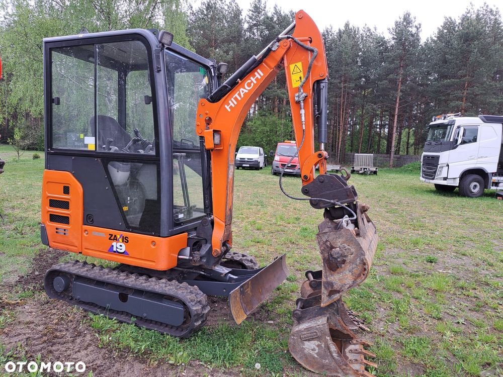 Hitachi ZX19-6CR - 5