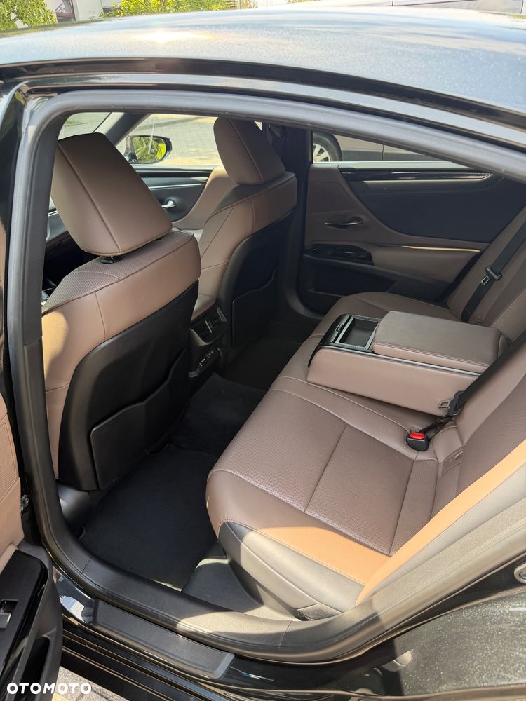 Lexus ES 300h Business Edition - 8