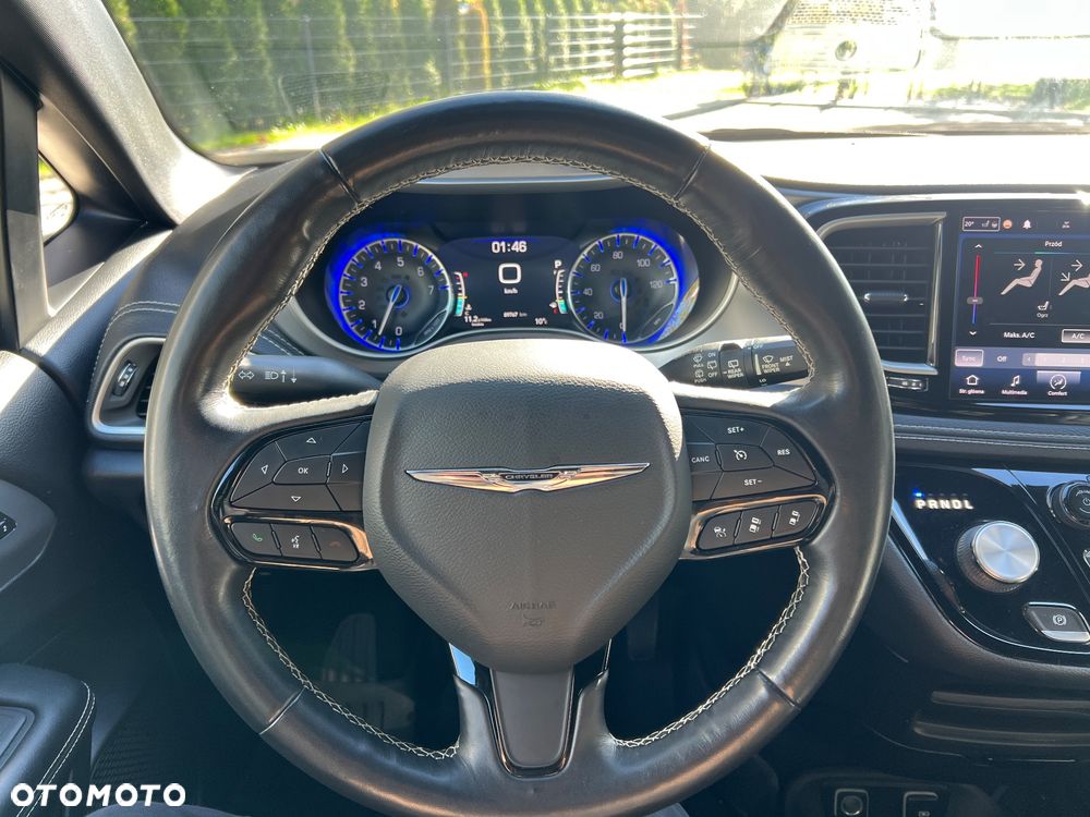Chrysler Pacifica - 17