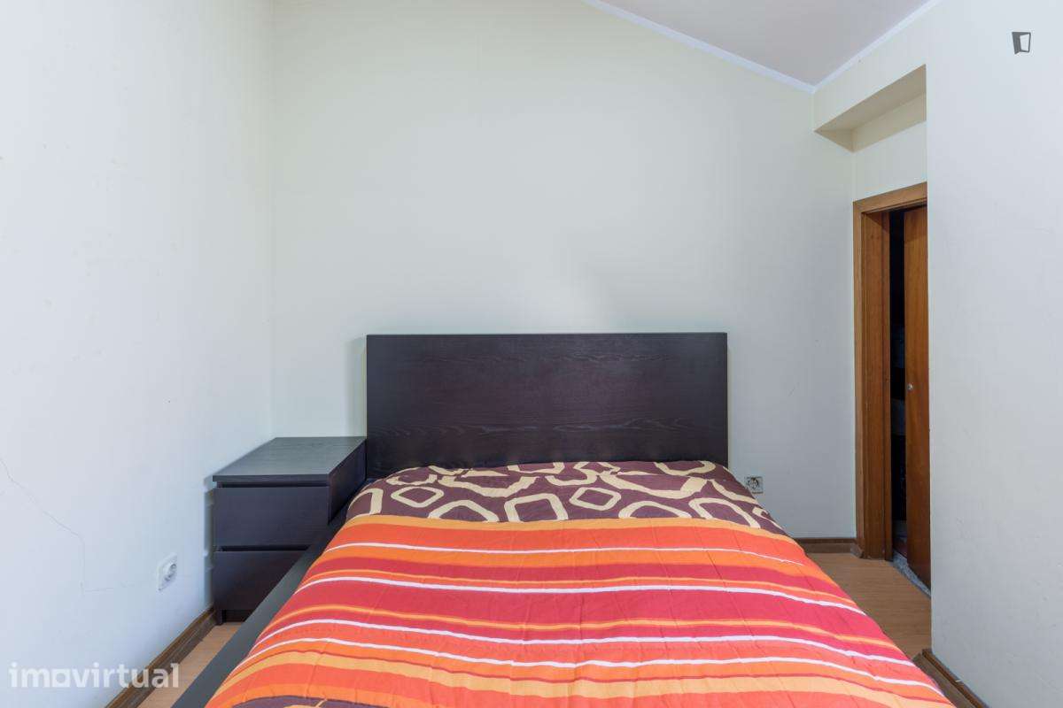 Quarto - localizado em Paranhos Porto - Grande imagem: 3/25