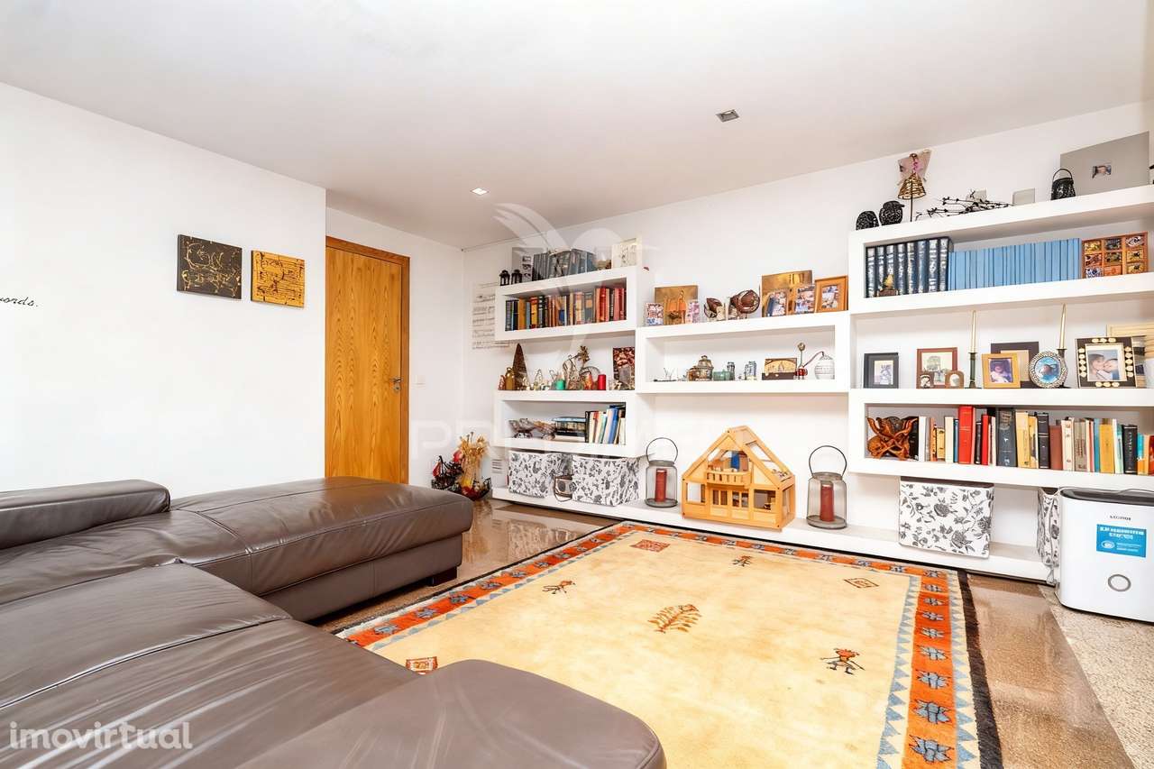 Moradia de Luxo T5 com 3 Suites | Piscina Interior Aquecida | Eleva... - Grande imagem: 3/34