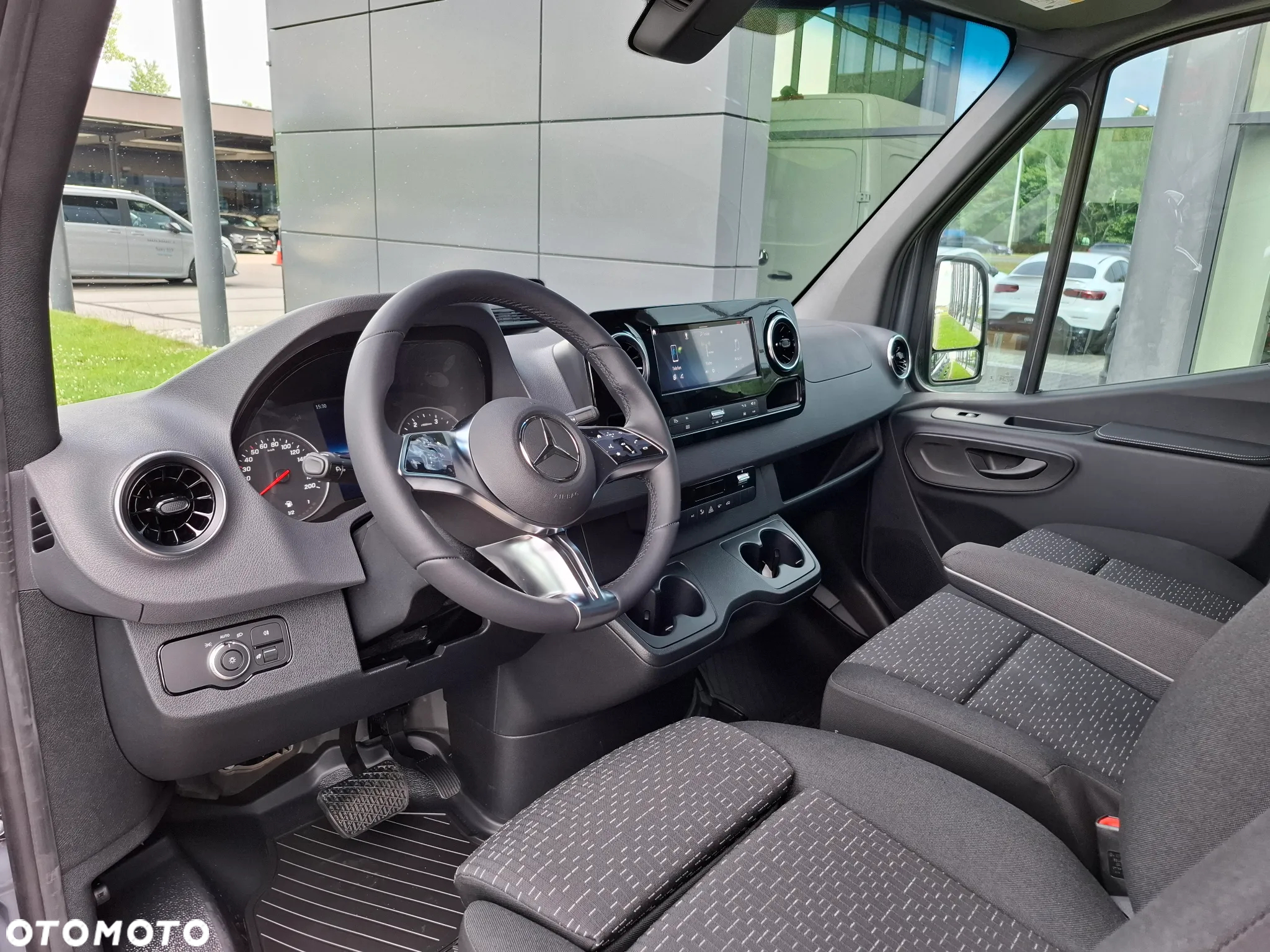 Mercedes-Benz Sprinter 317 CDI Furgon PRO długi 4325 mm L3H2 - 17