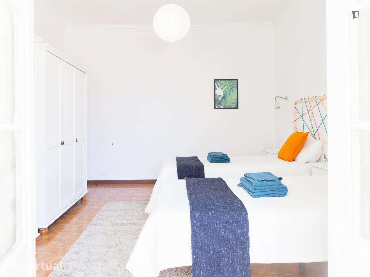 Quarto - localizado em Anjos Lisbon - Grande imagem: 5/17