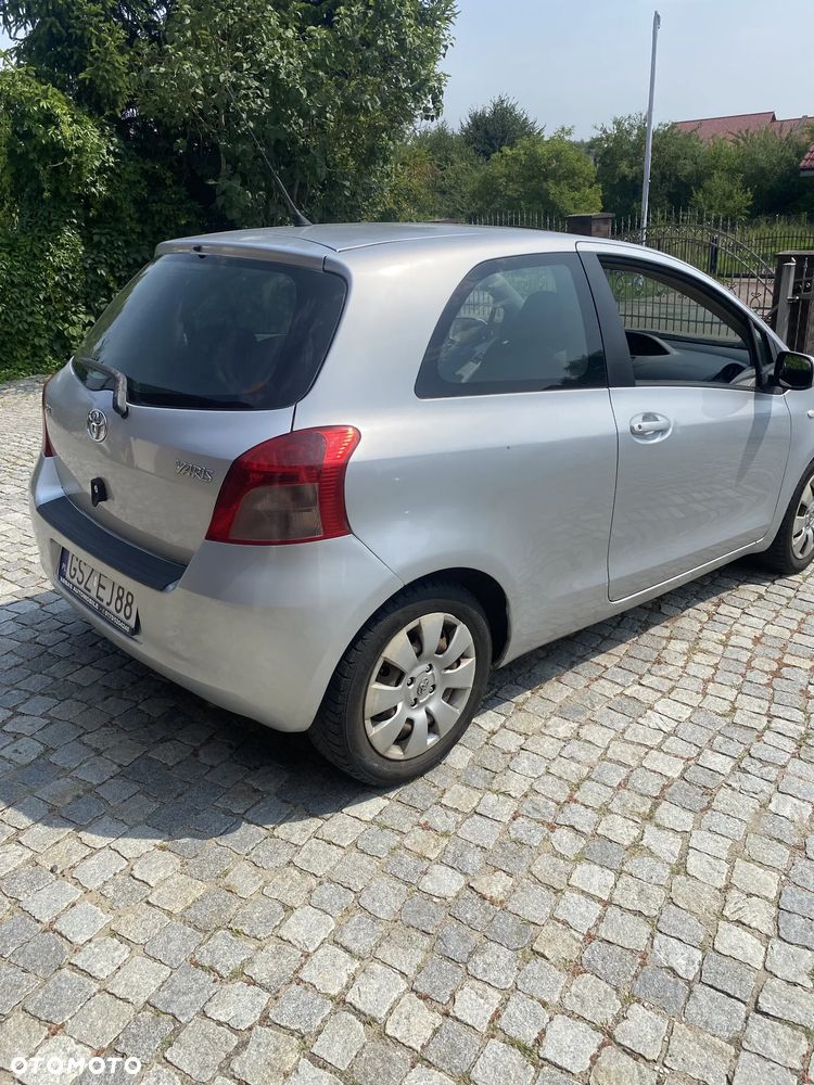 Toyota Yaris 1.0 VVT-i - 4
