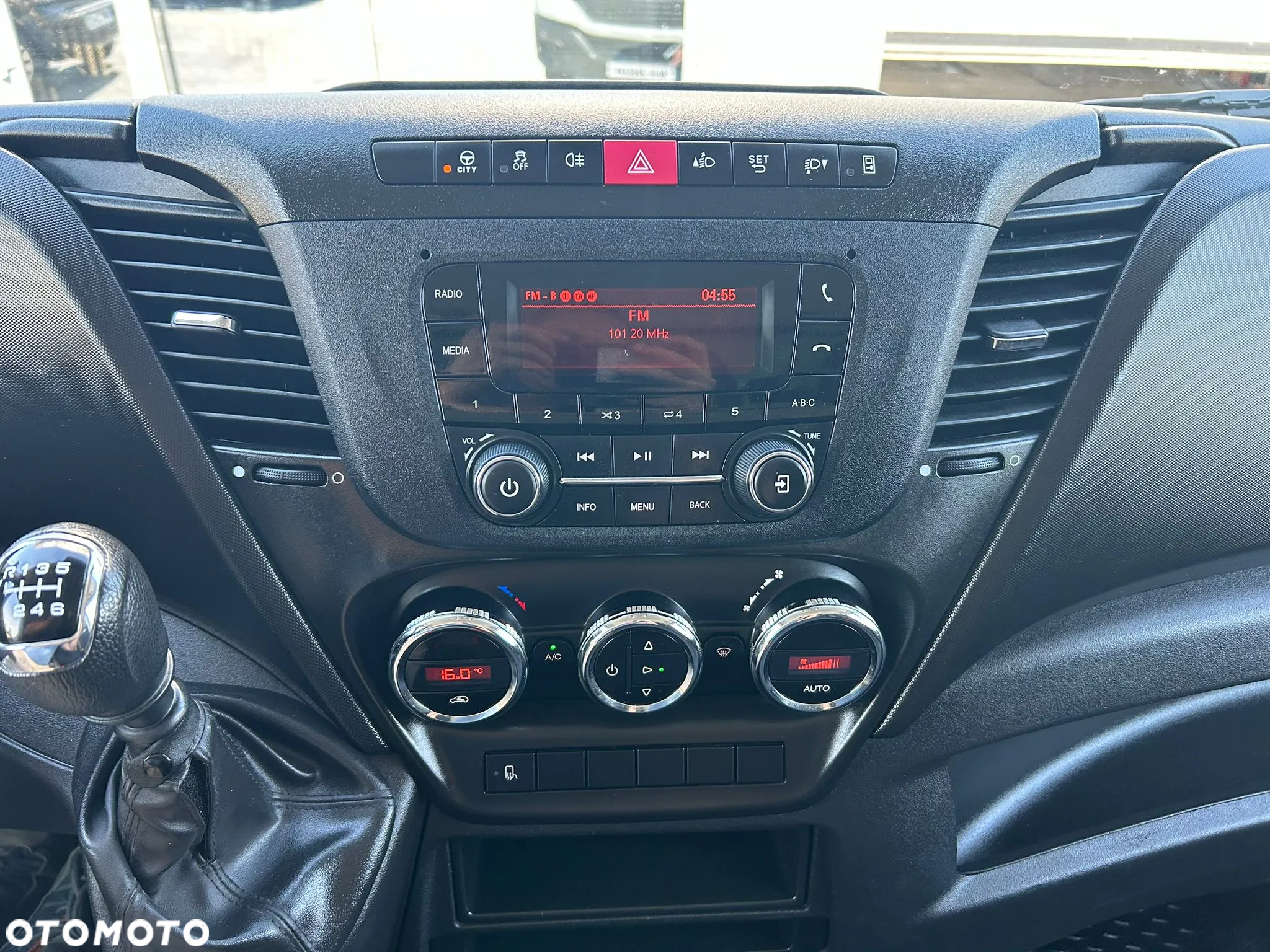 Iveco Daily 35C16 3.0 HPI Kontener 8 palet + winda 750kg + drzwi boczne **Niski przebieg**Na drążku**Wzmocniony**Climatronic**Sprowadzony**2022R** - 14