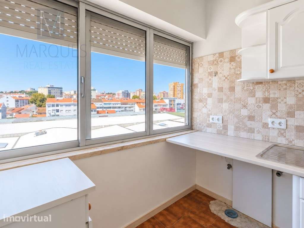 Apartamento T2 Remodelado no Fogueteiro - Grande imagem: 2/12