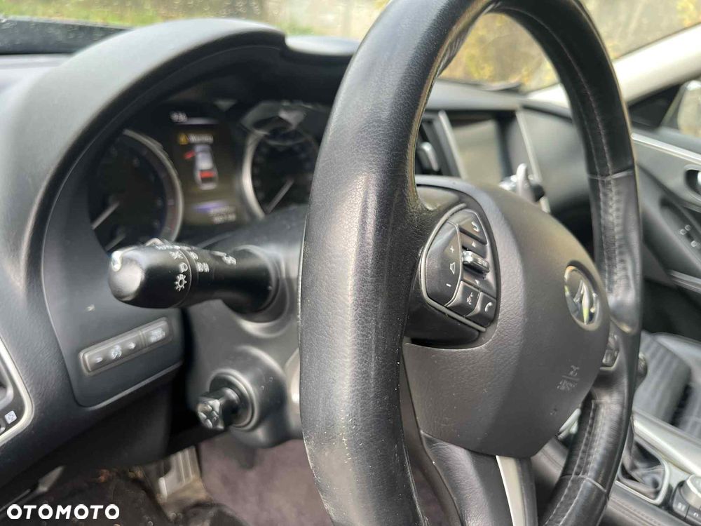 Infiniti Q50 Hybrid AWD - 8