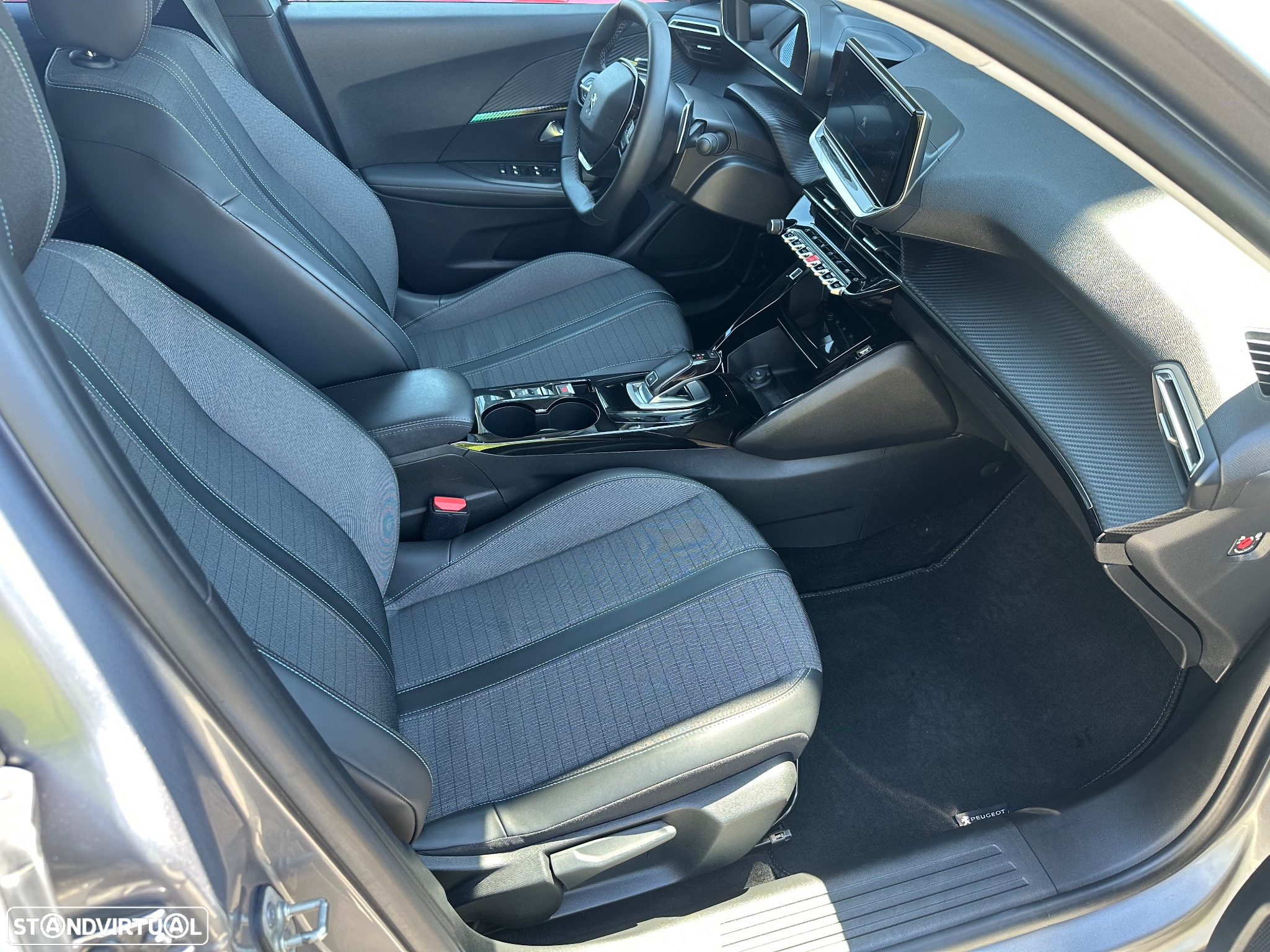 Peugeot 2008 1.5 BlueHDi Allure Pack EAT8 - 11