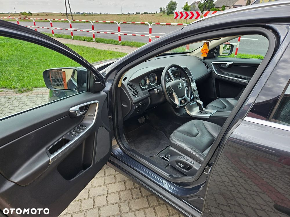 Volvo XC 60 D5 AWD Geartronic Summum - 13