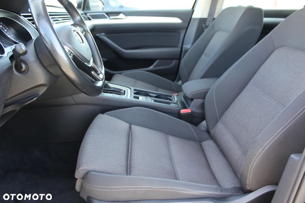 Volkswagen Passat Variant 1.6 TDI (BlueMotion Technology) DSG Comfortline - 12