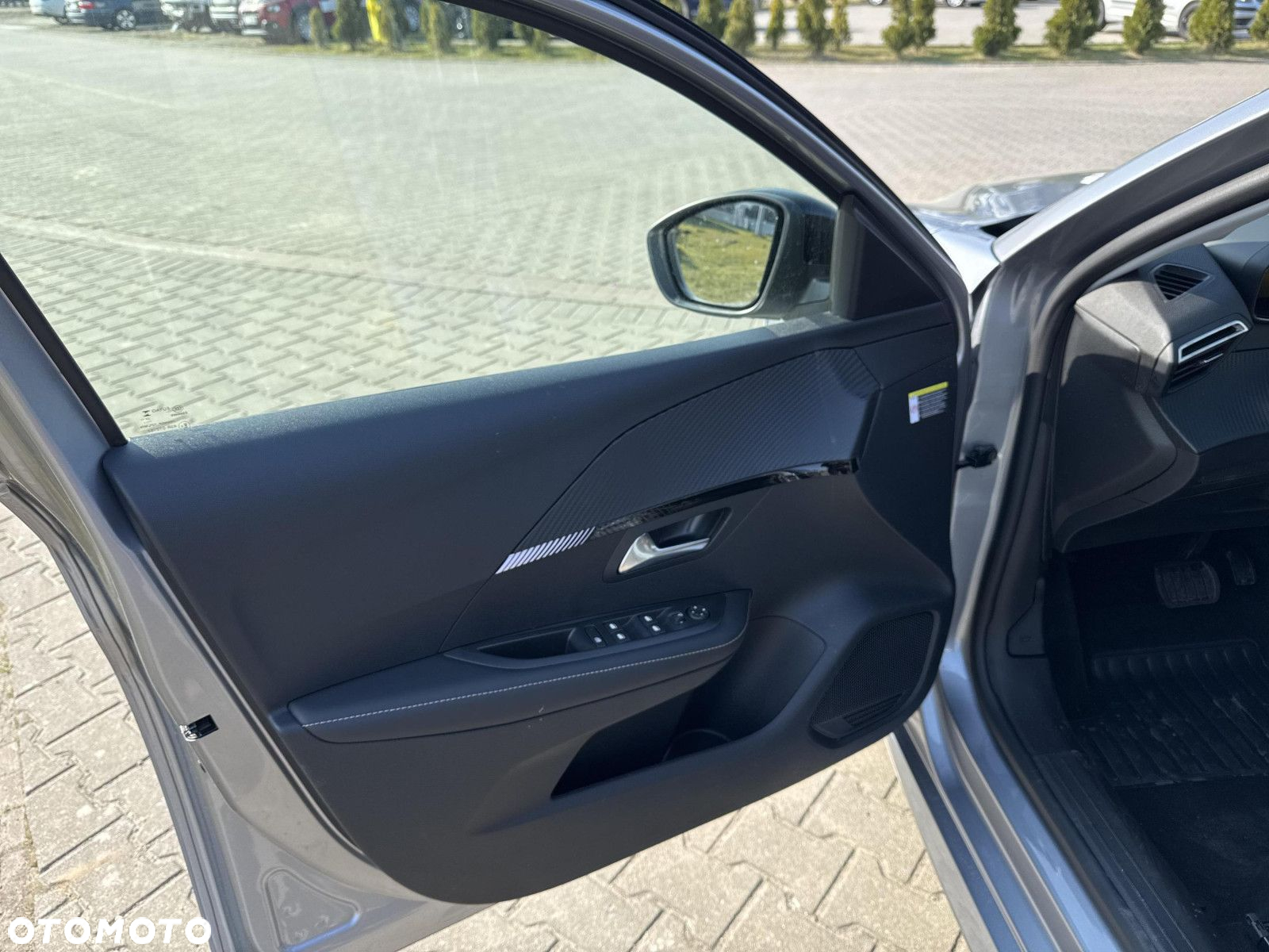 Peugeot 208 - 16