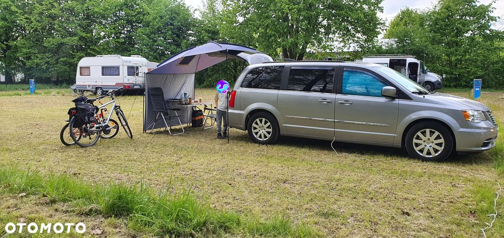 Chrysler Town & Country - 11