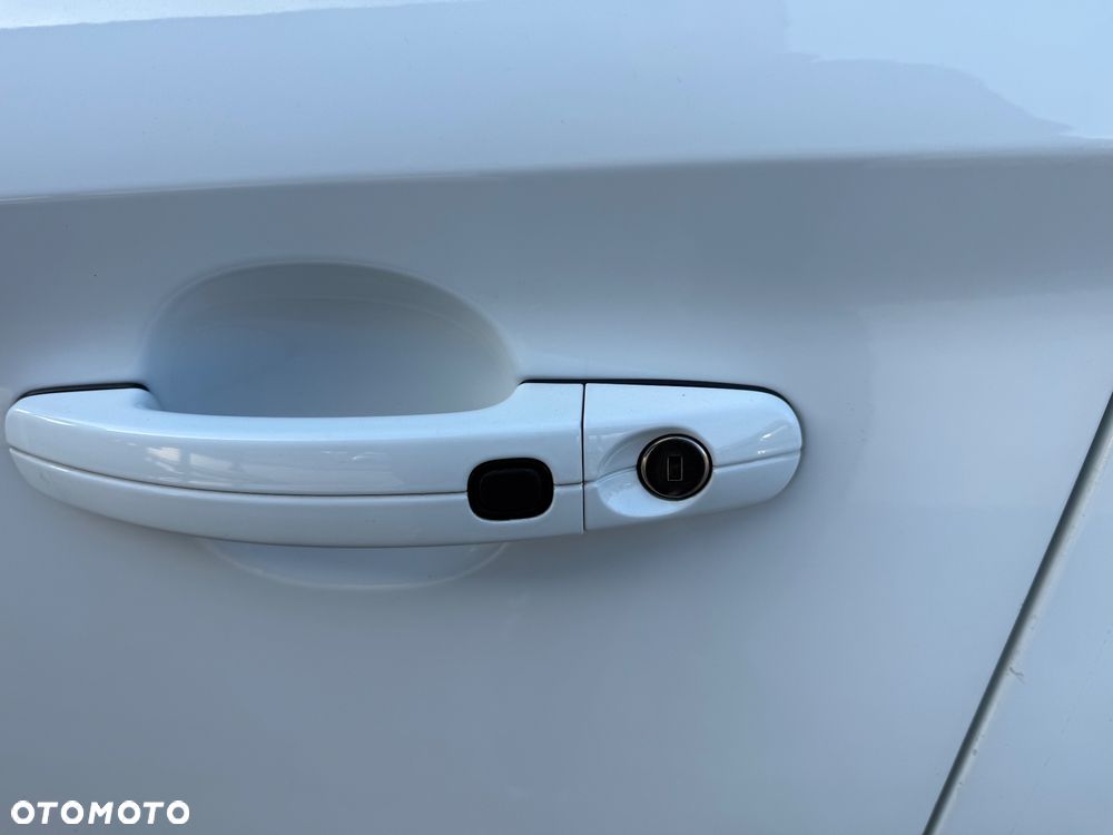 Ford Kuga 2.0 TDCi 2x4 Titanium - 14